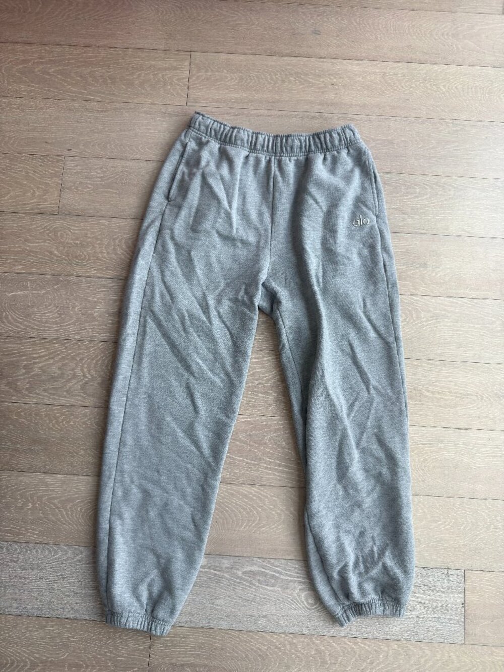 Alo Yoga Accolade Sweatpants in Heather Gray - Picture 2 of 4